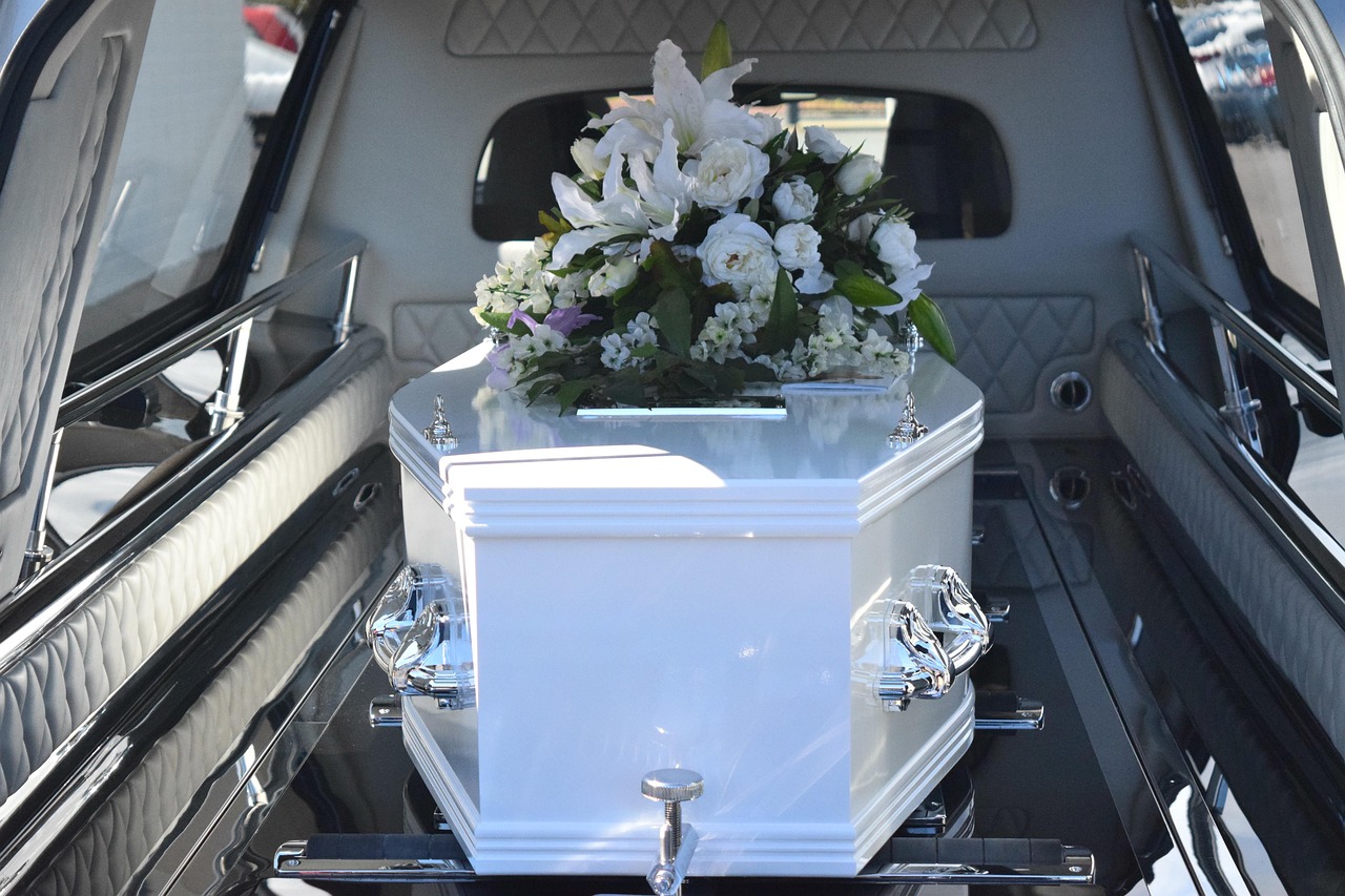 People mourning
